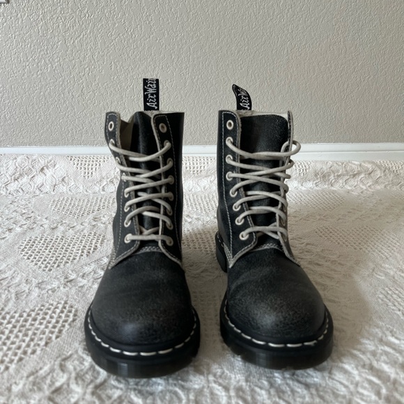 NEW Dr. Martens Classic Leather Pascal Boots Black Women’s Size 8 - Picture 2 of 15